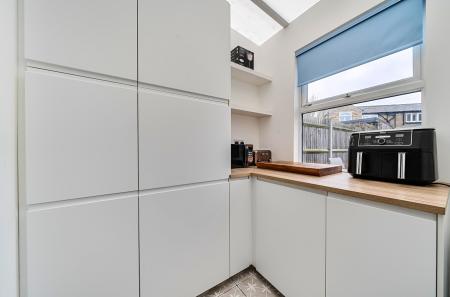 1397775-12-696565...