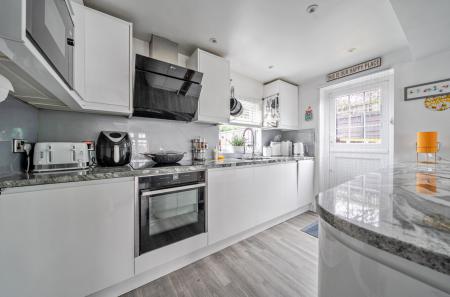 1396103-5-69663cc...