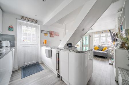 1396103-6-69663da...