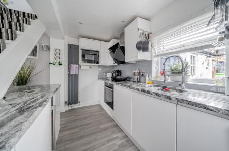 1396103-8-69663f1...