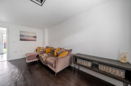 1409387-5-6985ce5...