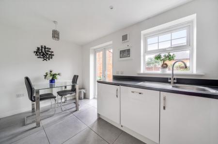 1409387-7-6985ce6...