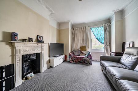 1418852-3-699c6ac...