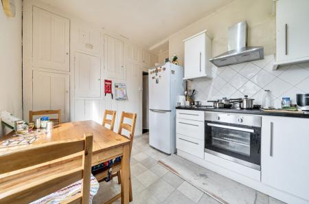 1418852-9-699c6b5...