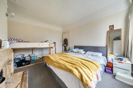 1418852-5-699c6af...