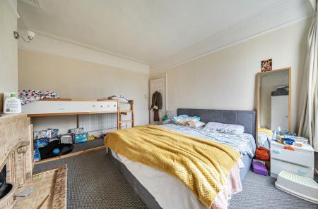 1418852-5-699c6af...