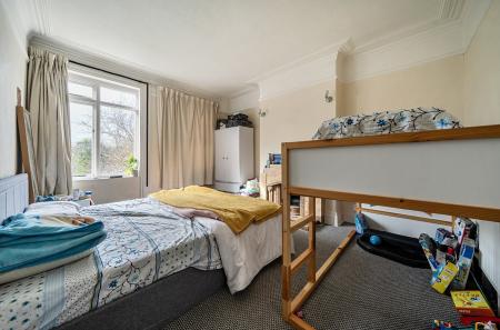 1418852-4-699c6ae...