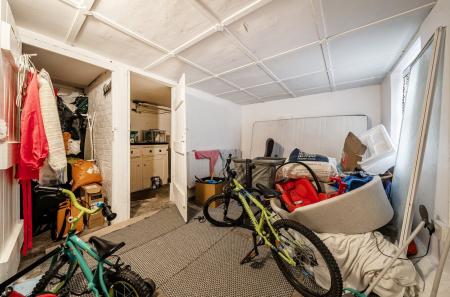 1418852-11-699c6b...