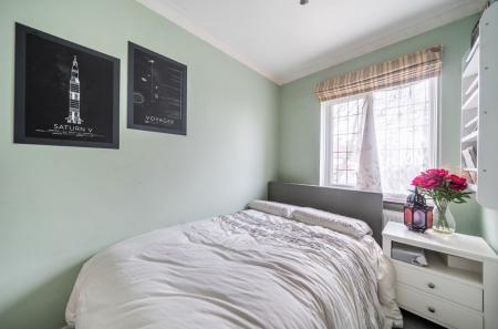 1422275-2-69a8872...