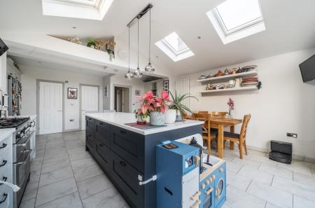 1422275-9-69a8879...