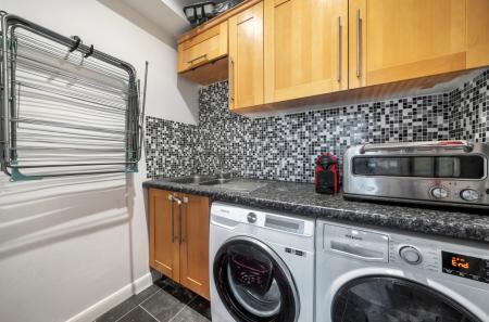 1422275-7-69a8877...