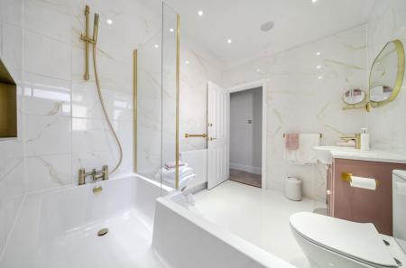 1418777-9-69a9a5d...