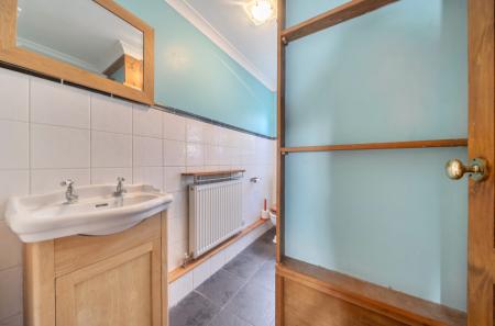 1435299-6-69d4c0a...