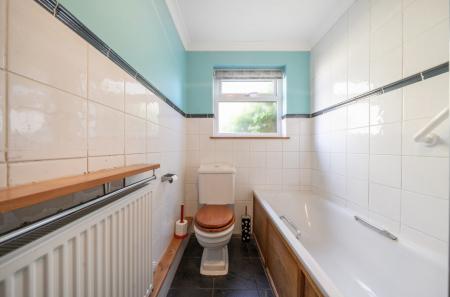 1435299-7-69d4c0a...