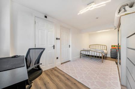 1424630-4-69a96fe...