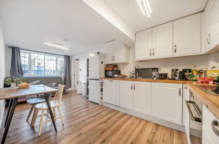 1424630-3-69a96fe...