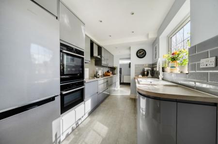 1435112-5-69c569b...