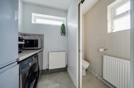 1435112-8-69c569d...