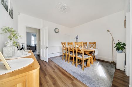 1435112-4-69c569a...