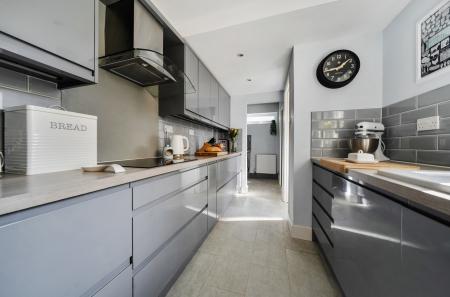 1435112-6-69c569b...