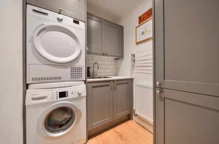 1410488-10-69af12...