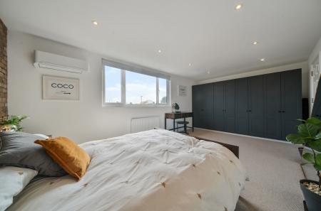 1410488-27-69af13...