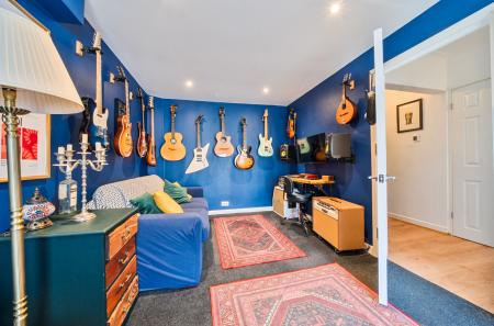 1410488-8-69af12f...