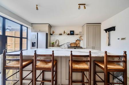 1430528-6-69b30bc...