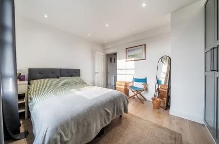 1423833-12-69a86c...