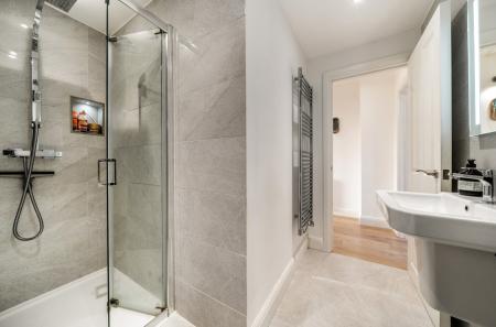 1423833-19-69a872...