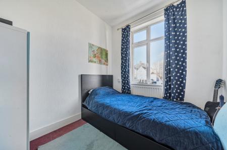 1403176-7-697a121...