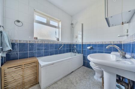 1403176-9-697a123...