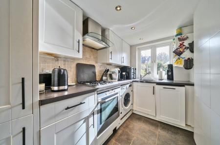 1415747-2-6994c16...