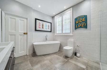 1302767-18-683f30...