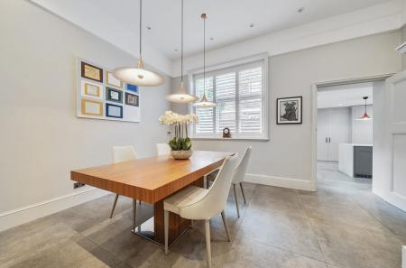 1302767-5-683f302...