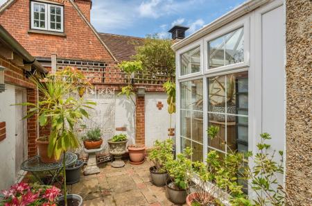 1309356-4-685a8de...