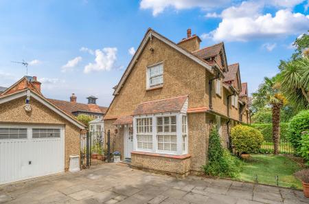 1309356-1-685a8dd...