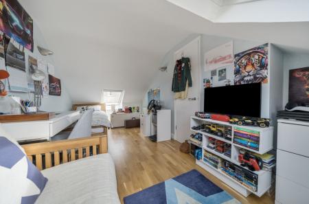 1360539-10-68de79...