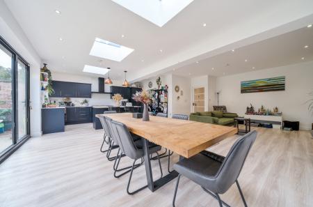 1369092-25-68f25b...