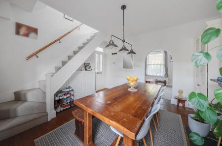 1371611-8-690b67b...