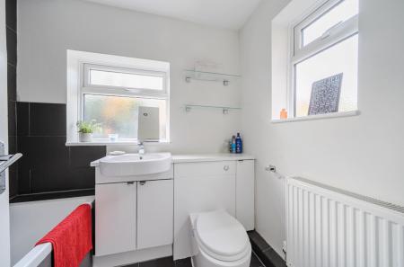 1371611-7-690b67a...