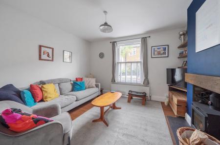 1371611-15-690b6a...