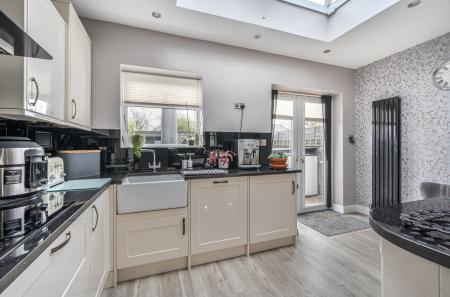 1381704-6-691731c...