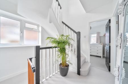 1382516-12-691b48...