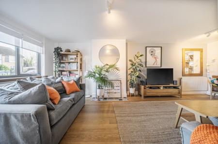 1383996-33-692717...