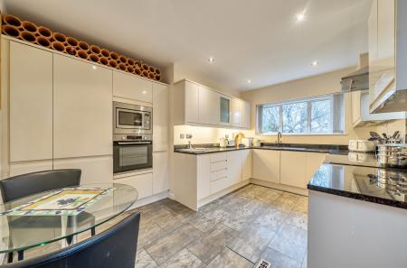 1401966-7-6978c88...