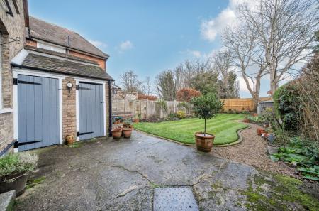 1405082-4-697ce3d...