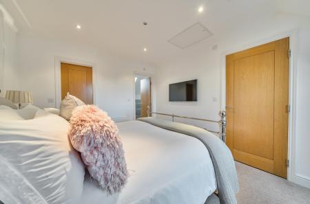 1403957-3-697caf0...