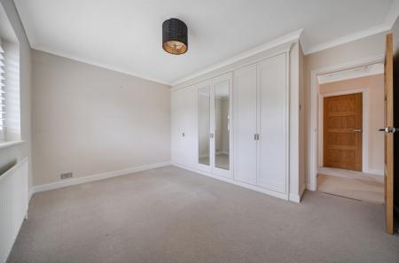 1409844-12-6984ef...