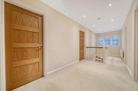 1409844-10-6984ef...